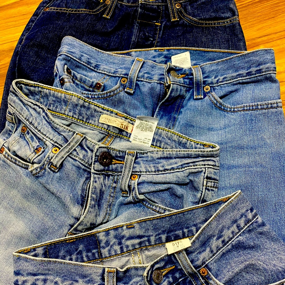 SOLD!!!! FOUR PAIRS of levis. All 1990s vintage